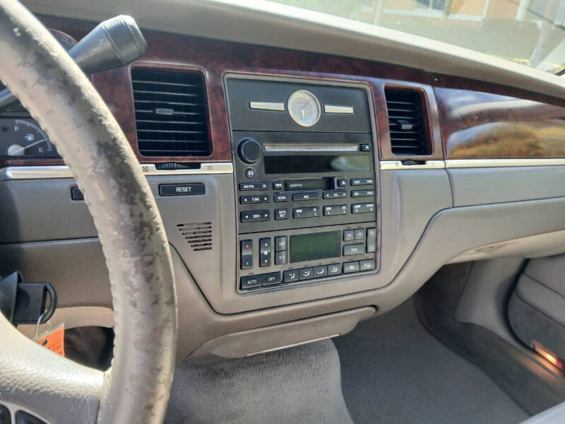 2003 Lincoln Town Car Executive