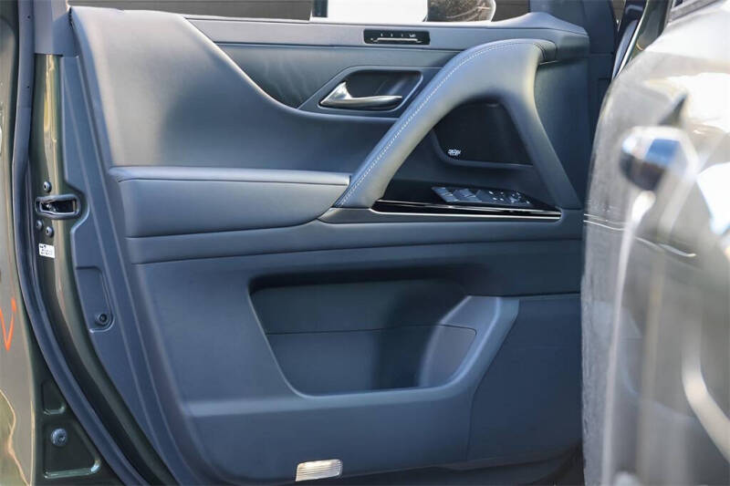 2025 Lexus LX 600 Premium