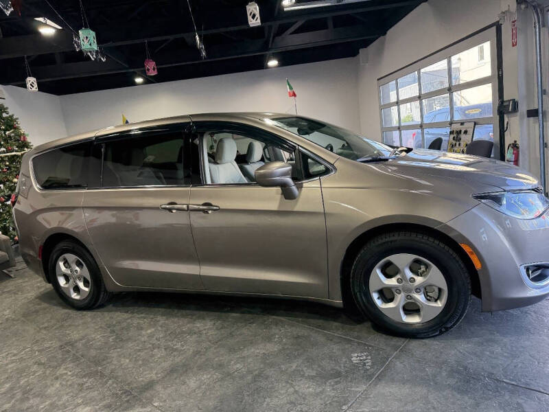 2018 Chrysler Pacifica Hybrid Touring Plus