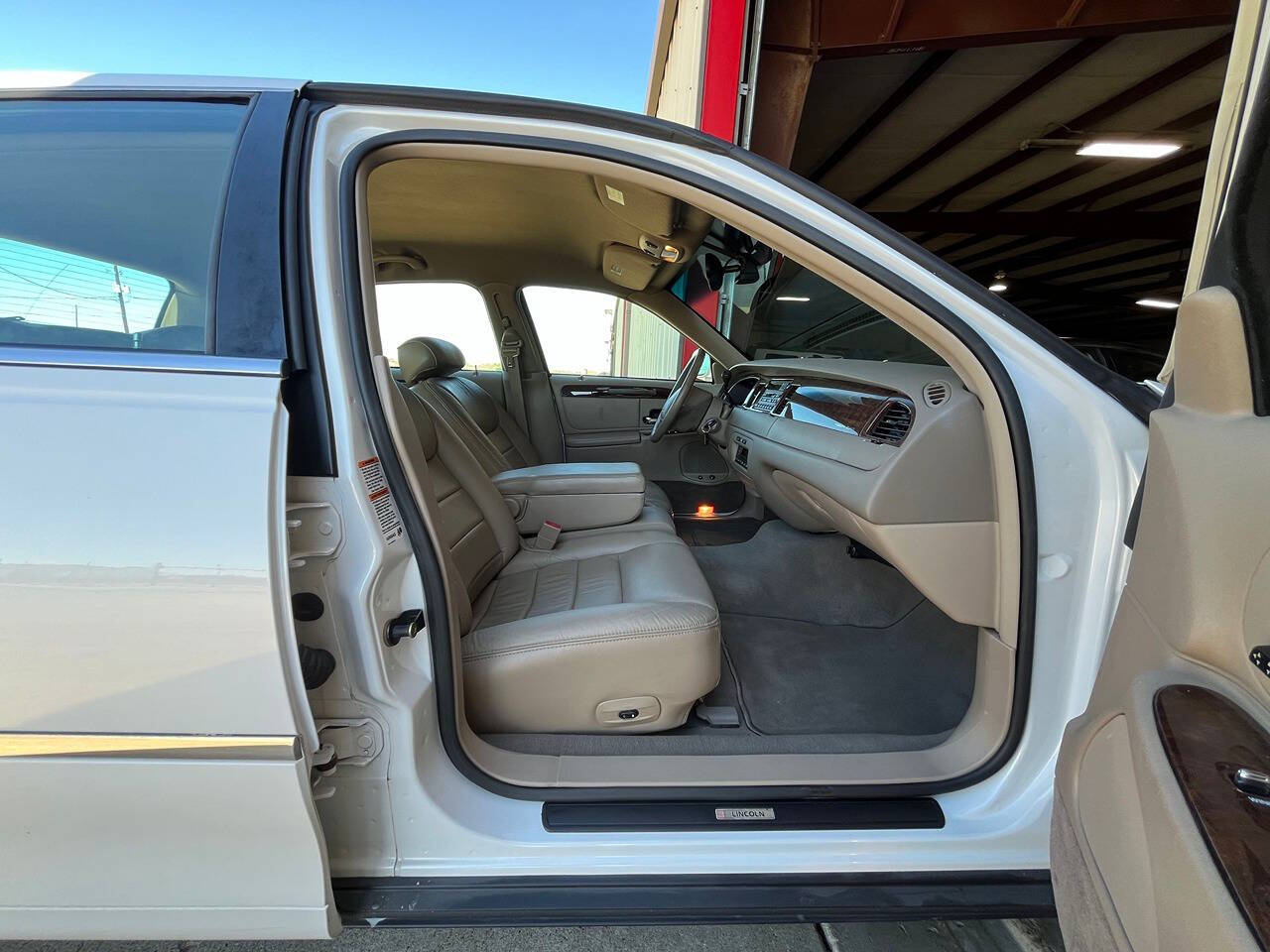 2002 Lincoln Town Car for sale at Carnival Car Company in Victoria, TX