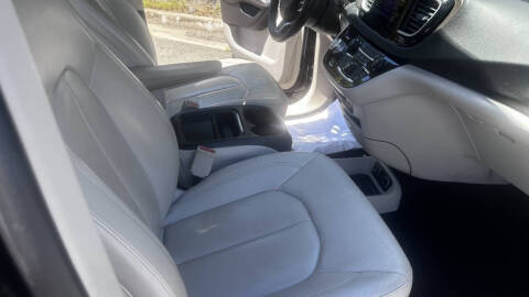 2017 Chrysler Pacifica Touring-L