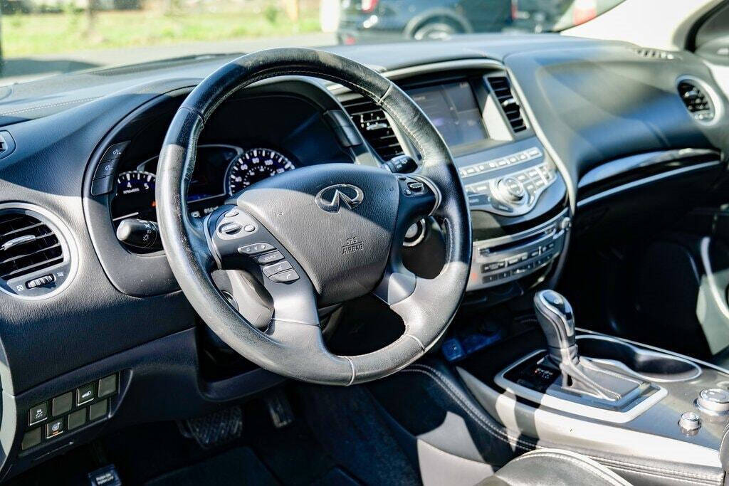 2019 INFINITI QX60 for sale at Auto Destination in Puyallup, WA