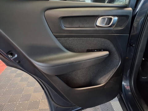 2021 Volvo XC40 T4 Momentum