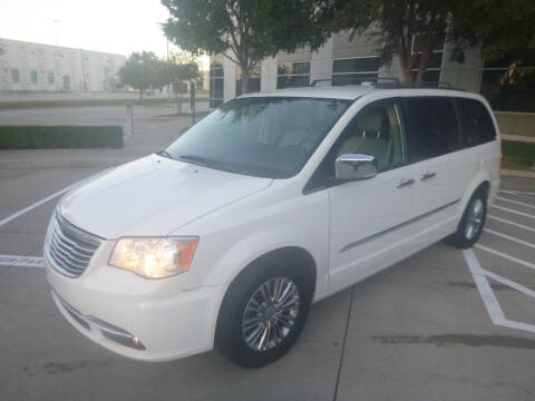 2013 Chrysler Town and Country Touring-L