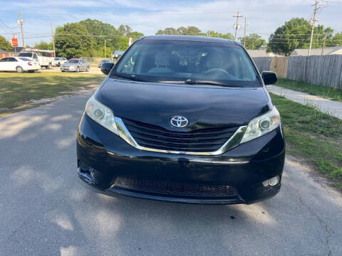 2014 Toyota Sienna LE 8-Passenger