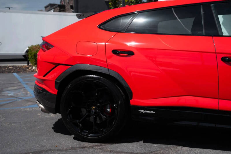 2024 Lamborghini Urus Performante