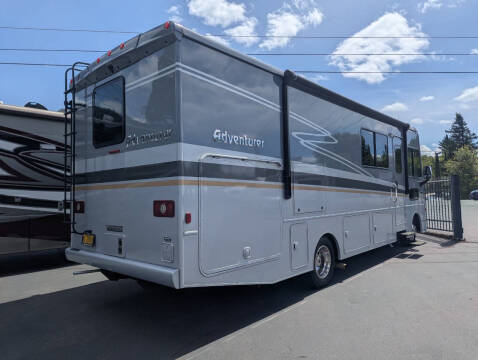 2021 Winnebago Adventurer 29B / 30ft