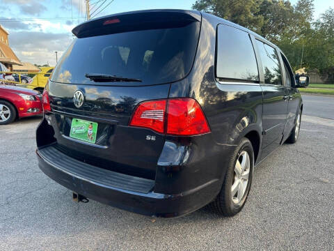 2011 Volkswagen Routan SE