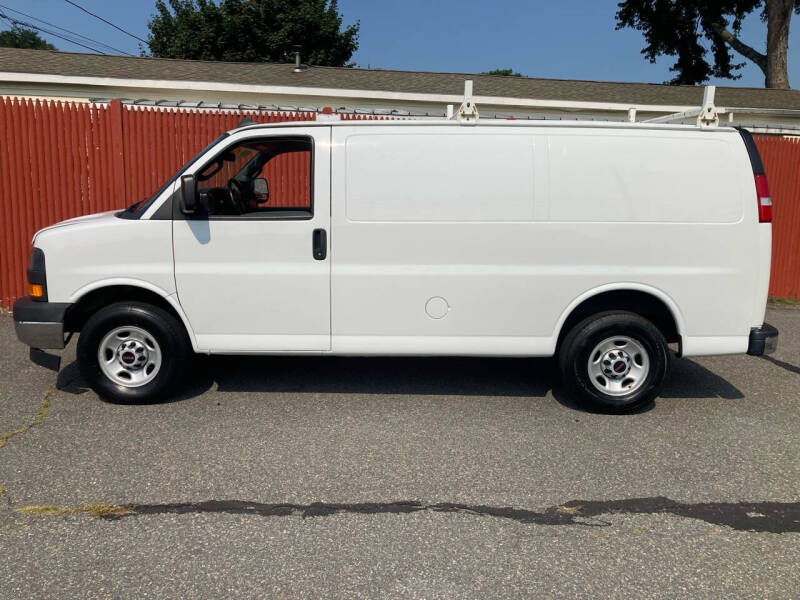 2019 GMC Savana Cargo Work Van photo 3