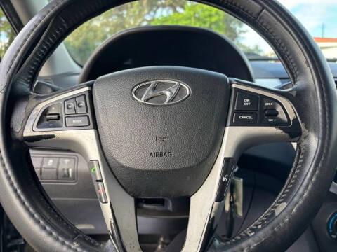 2013 Hyundai Accent SE