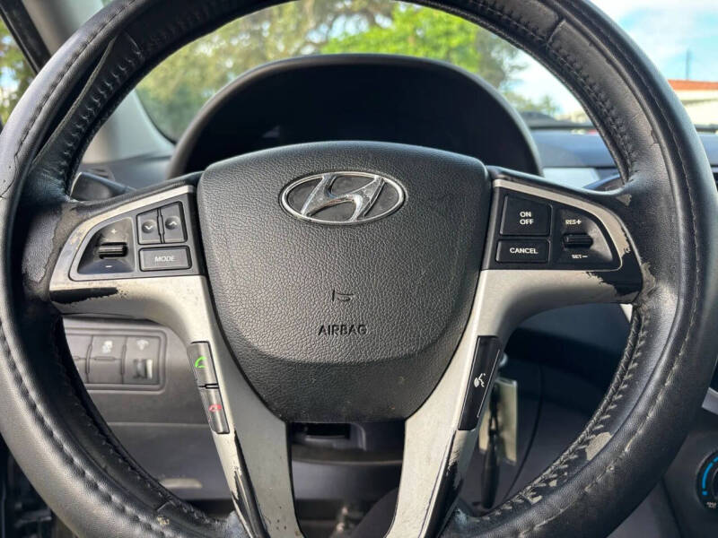 2013 Hyundai Accent SE