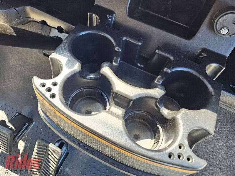 2020 E-Z-GO RXV ELiTE