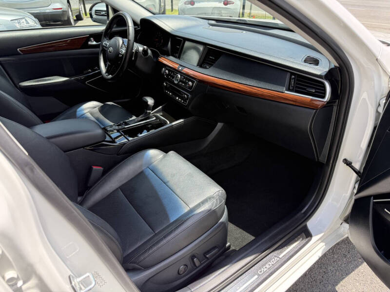 2017 Kia Cadenza Technology