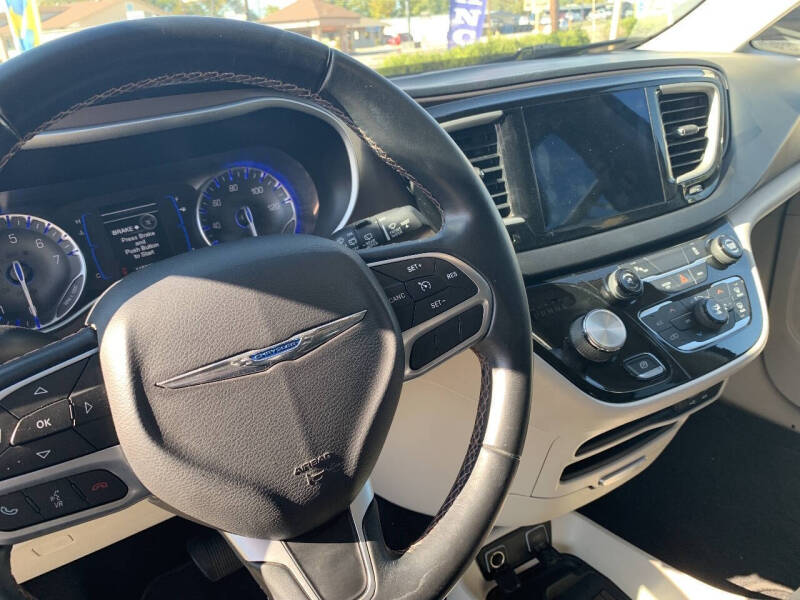 2017 Chrysler Pacifica Touring-L