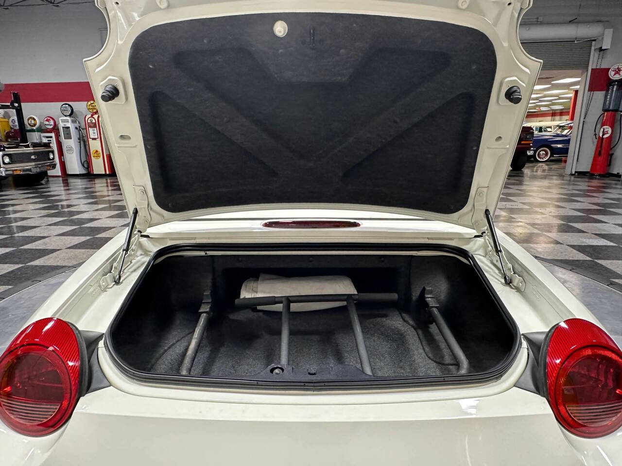 2003 Ford Thunderbird 62