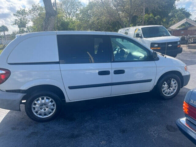 2005 Dodge Caravan  - $2,595