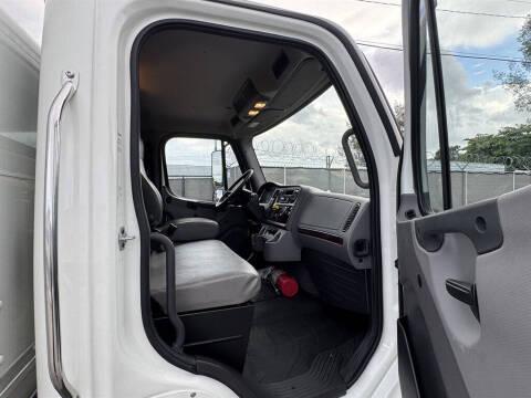 2019 Freightliner M2 106