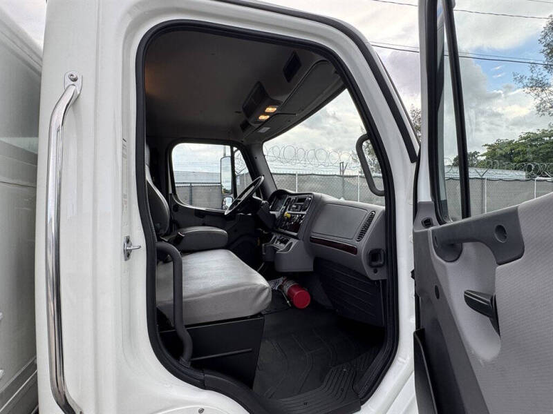 2019 Freightliner M2 106
