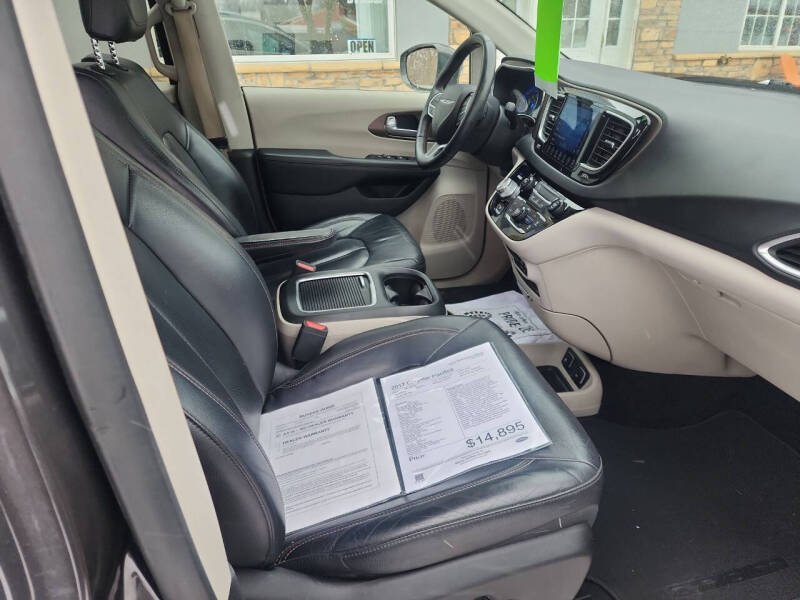 2017 Chrysler Pacifica Touring-L Plus