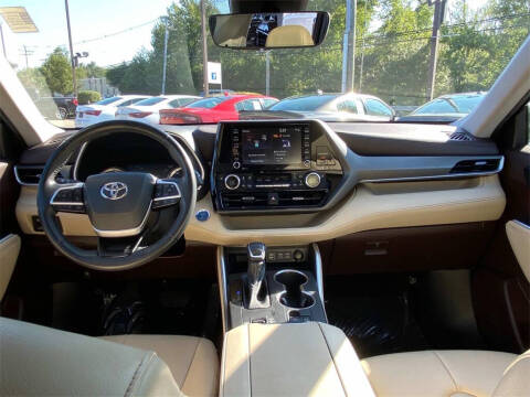 2022 Toyota Highlander Hybrid XLE