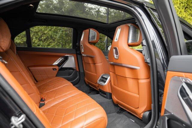 2023 BMW 7 Series 740i