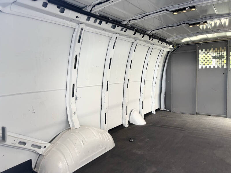 2023 GMC Savana 2500