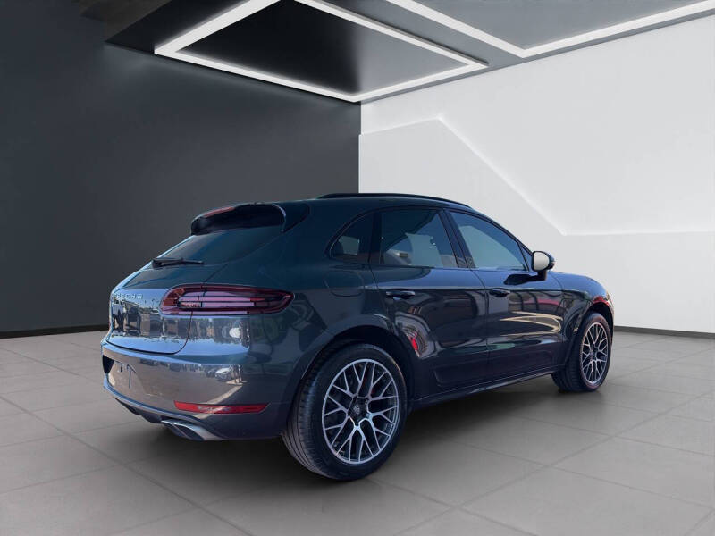 2017 Porsche Macan Turbo