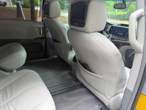 2012 Toyota Sienna XLE 8-Passenger