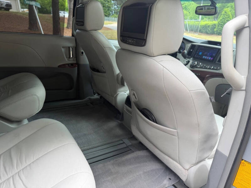 2012 Toyota Sienna XLE 8-Passenger