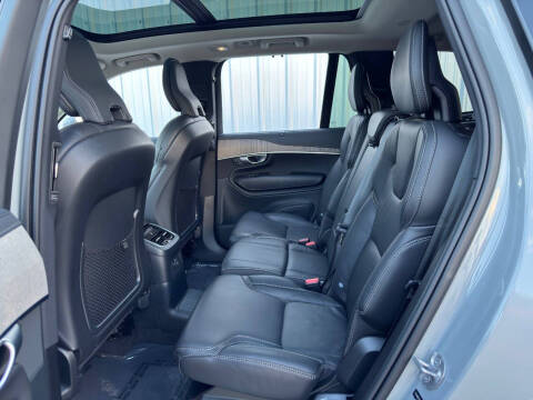 2024 Volvo XC90 Recharge T8 Ultimate Bright Theme 7P