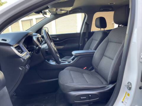 2017 GMC Acadia SLE-2