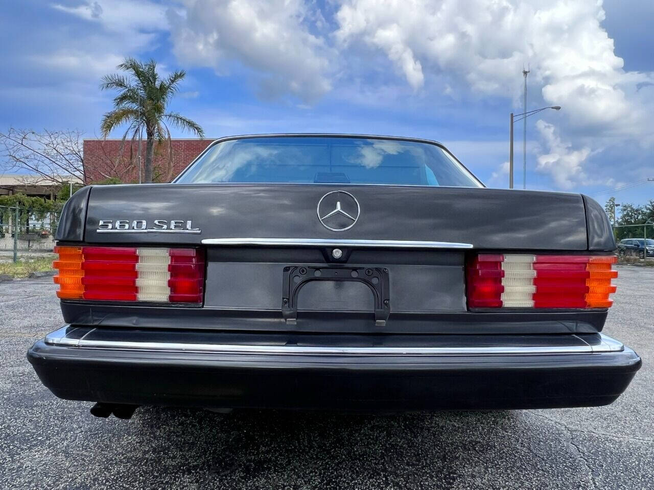 1991 Mercedes-Benz 560-Class  - $11,900