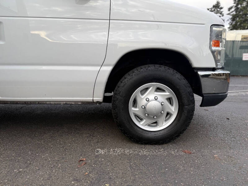 2011 Ford E-Series E-350 SD XLT