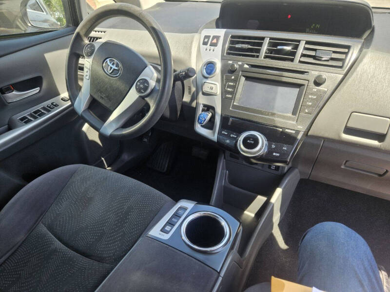 Image 7 of 2014 Toyota Prius v Two