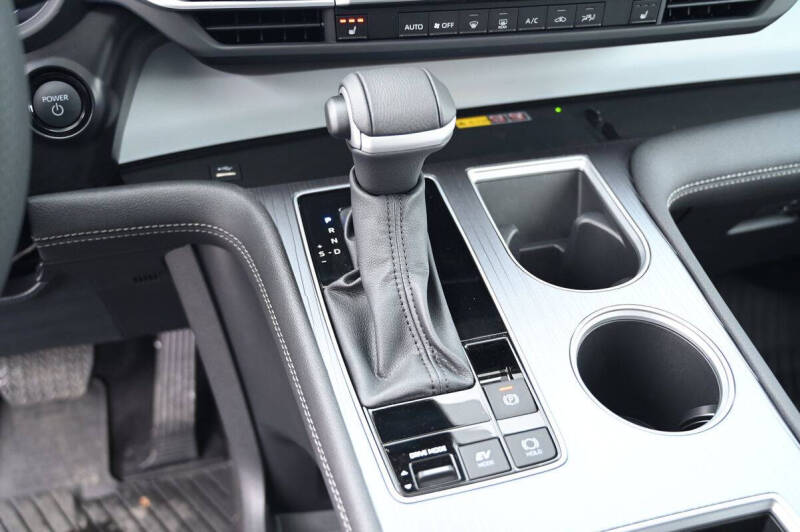 2025 Toyota Sienna XLE 8-Passenger