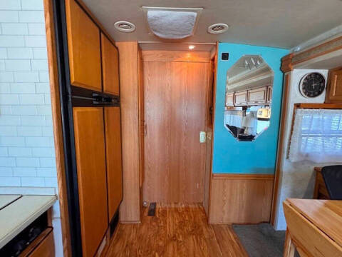 2004 Freightliner XC Chassis