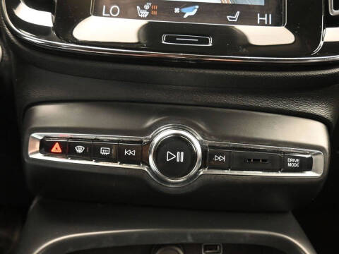2021 Volvo XC40 T5 Momentum