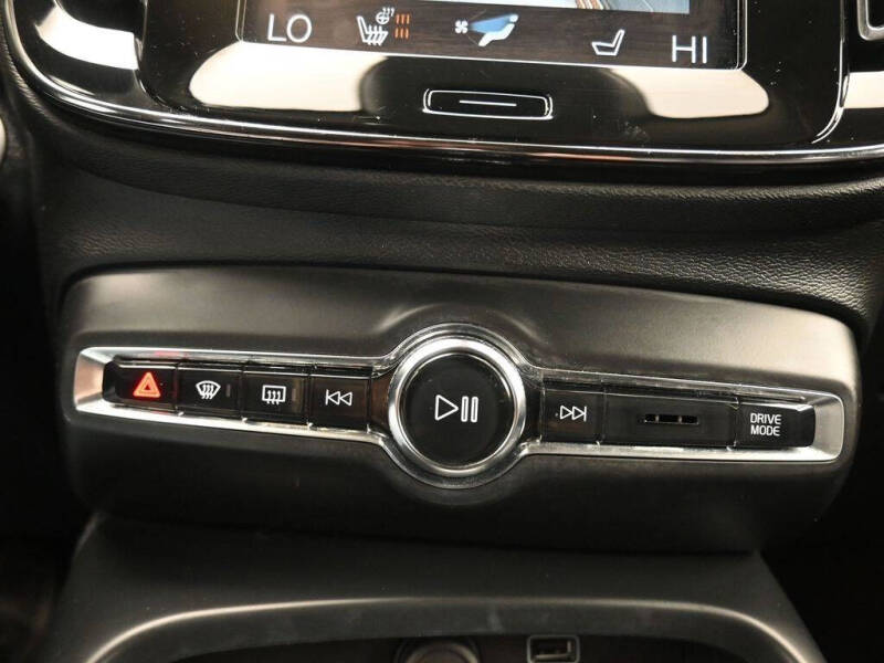 2021 Volvo XC40 T5 Momentum