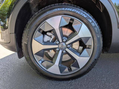 2025 Volvo XC40 B5 Plus Bright Theme