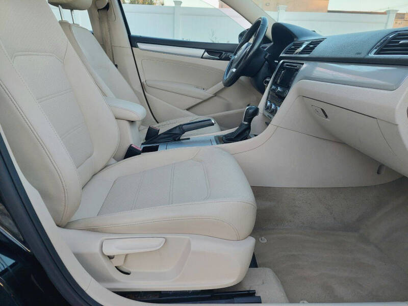 2012 Volkswagen Passat SE PZEV