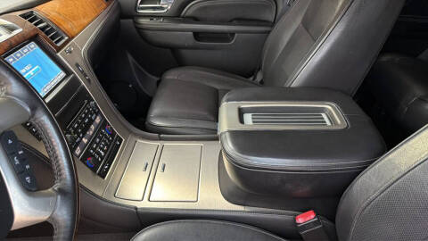2013 Cadillac Escalade Platinum Edition