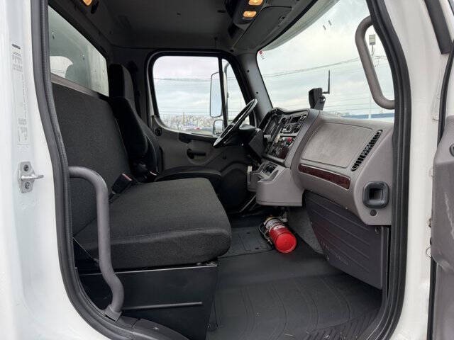 2019 Freightliner M2 106