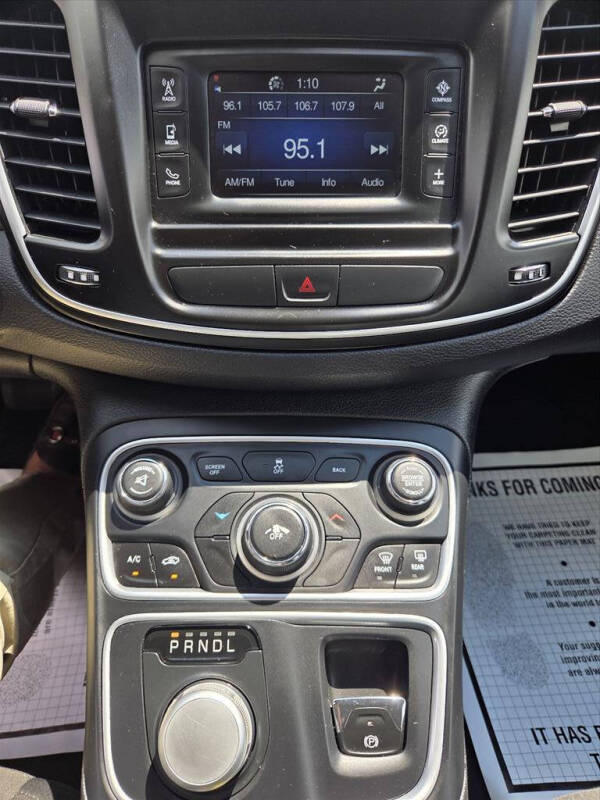 2015 Chrysler 200 Limited
