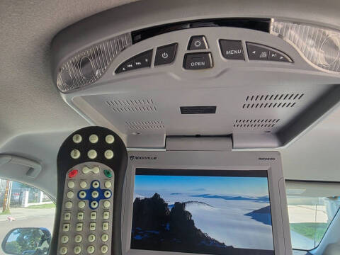 2013 Toyota Sienna SE 8-Passenger