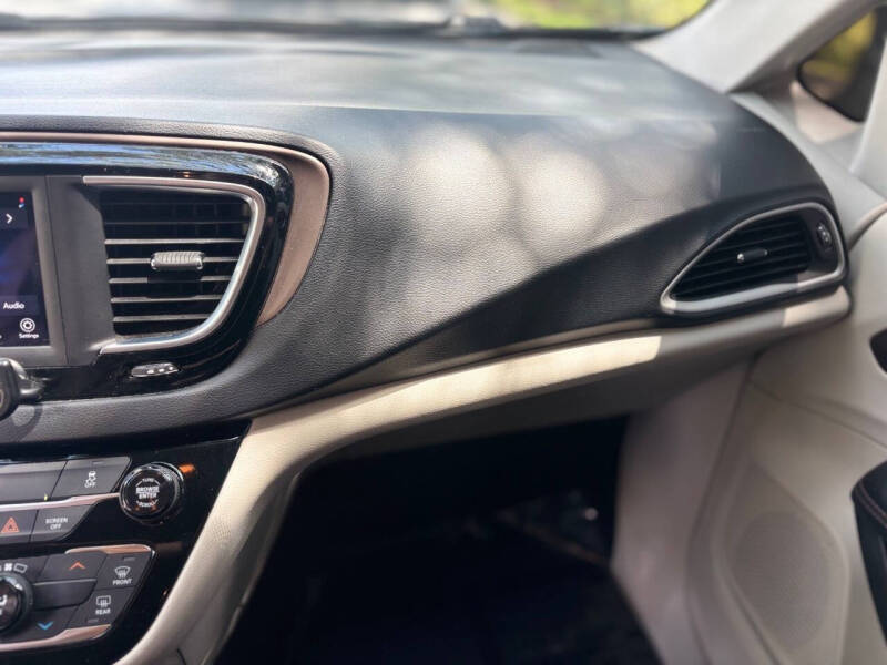 2019 Chrysler Pacifica L