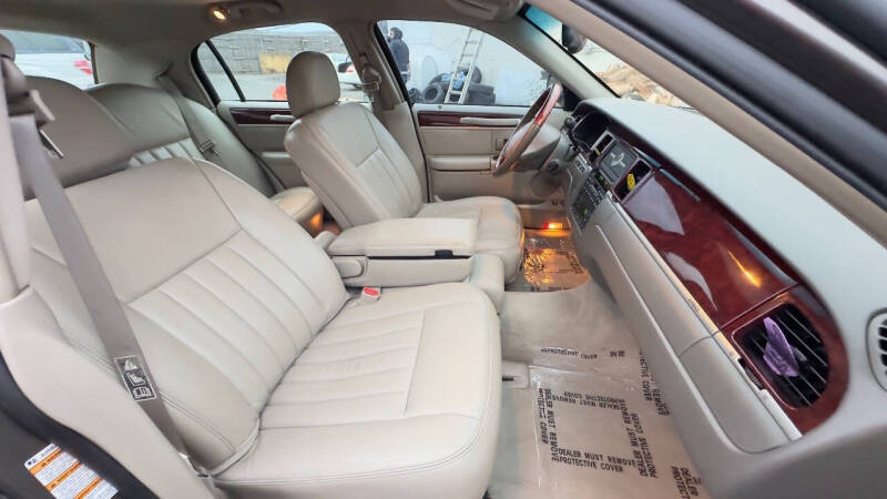 2003 Lincoln Town Car Signature