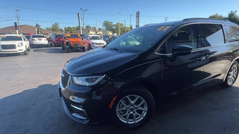 2022 Chrysler Pacifica Touring L photo 24