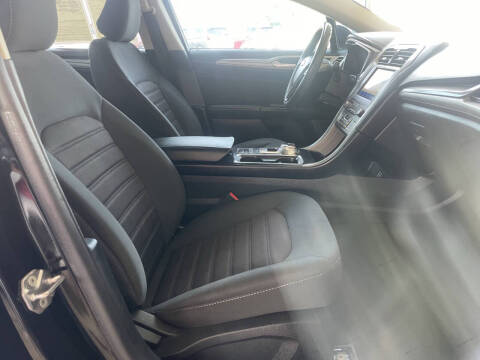 2020 Ford Fusion SE