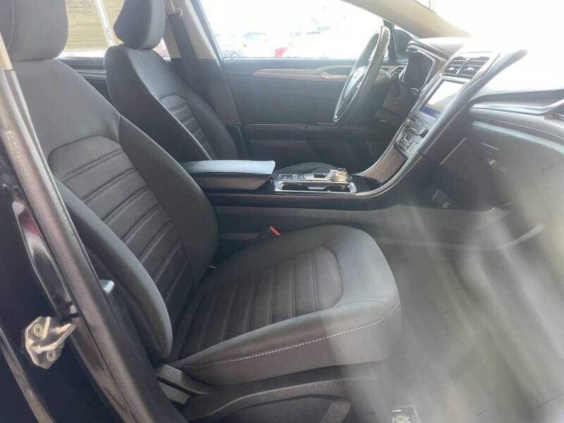 2020 Ford Fusion SE