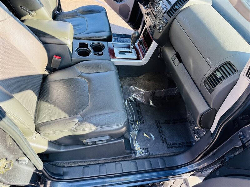 2011 Nissan Pathfinder LE